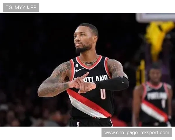 利拉德超远出手，防守来不及反应