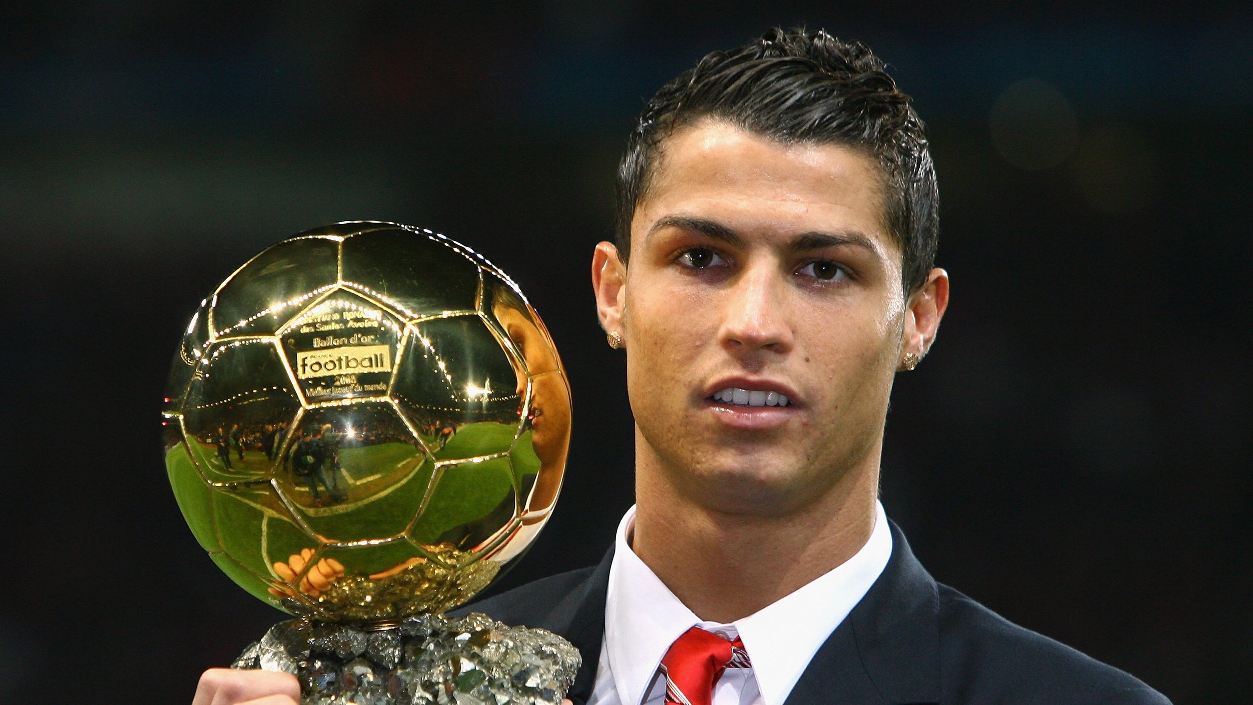 C罗赛后怒斥裁判世界杯小组赛，c罗赛后怒斥裁判世界杯小组赛视频